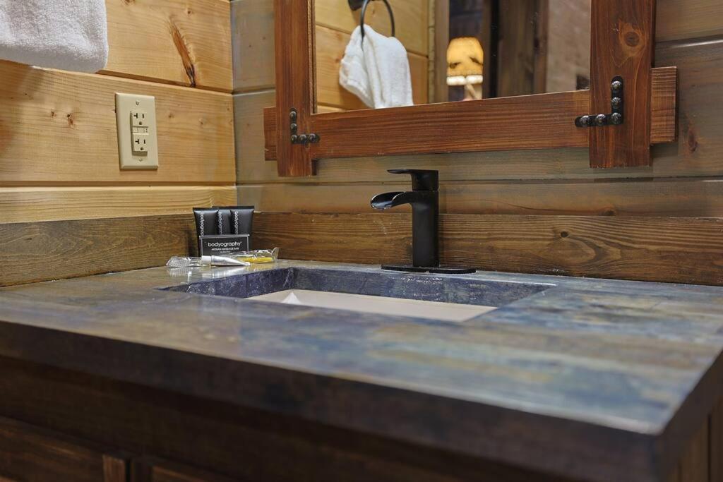 Rustic Modern Cabin With Hot Tub Near Rafting And Great Smokey Mountains Bryson City Eksteriør bilde