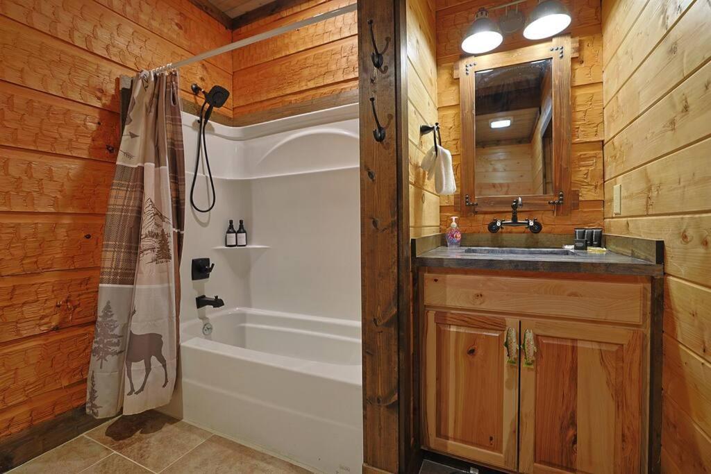 Rustic Modern Cabin With Hot Tub Near Rafting And Great Smokey Mountains Bryson City Eksteriør bilde