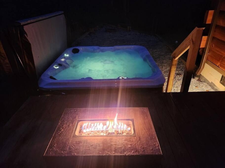 Rustic Modern Cabin With Hot Tub Near Rafting And Great Smokey Mountains Bryson City Eksteriør bilde