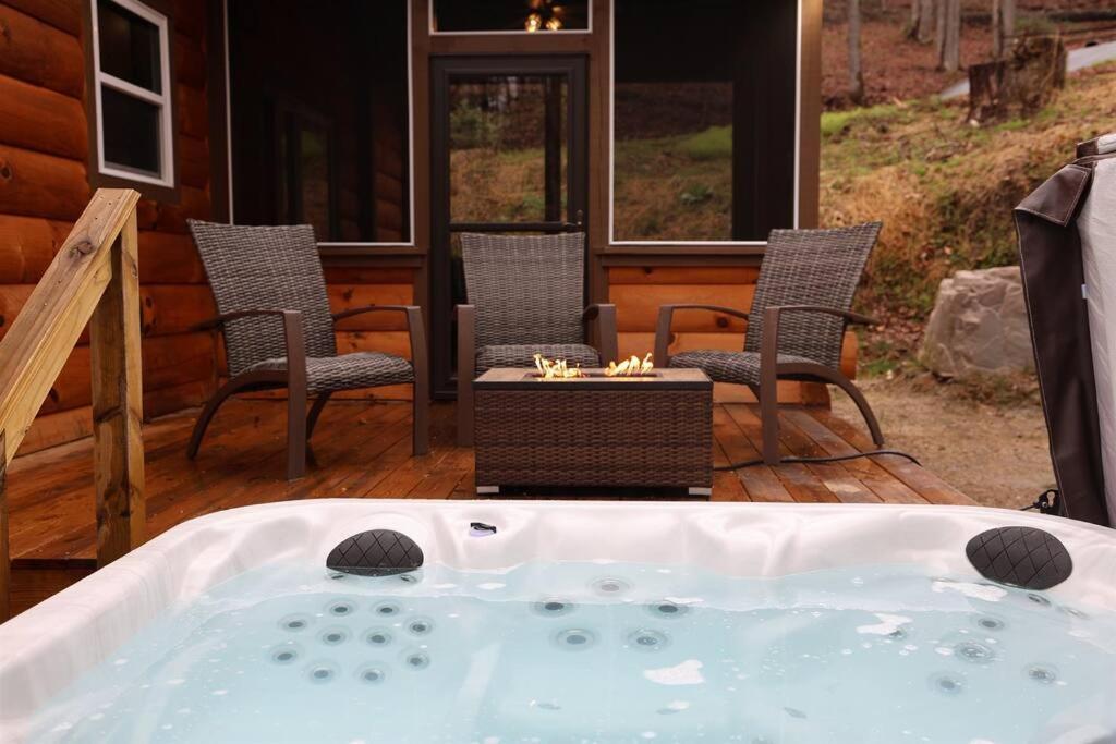 Rustic Modern Cabin With Hot Tub Near Rafting And Great Smokey Mountains Bryson City Eksteriør bilde